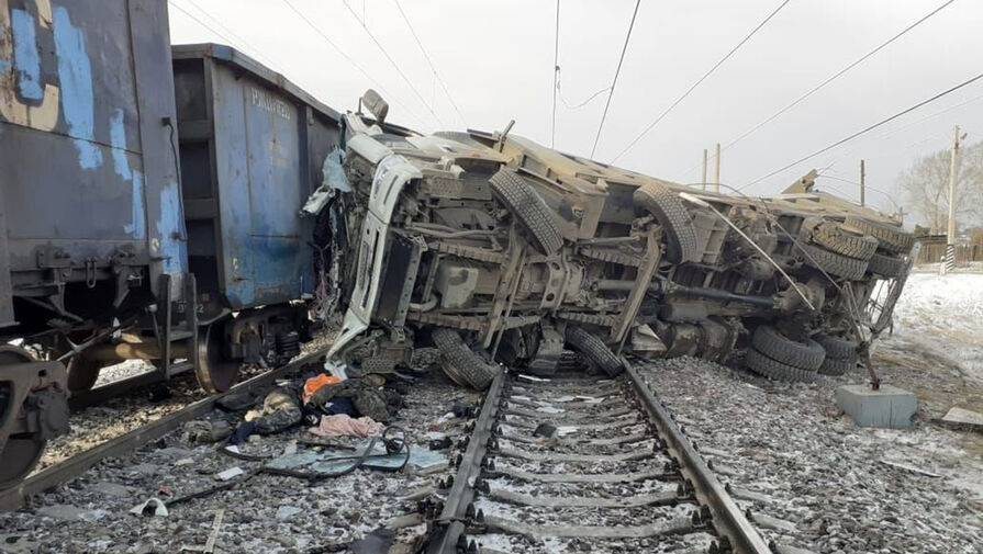 Поезд протаранил грузовик на одном из участков БАМ, один человек погиб