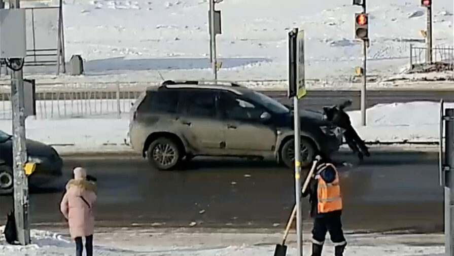В Нижнекамске второклассник пытался перебежать дорогу на "красный" и попал в реанимацию