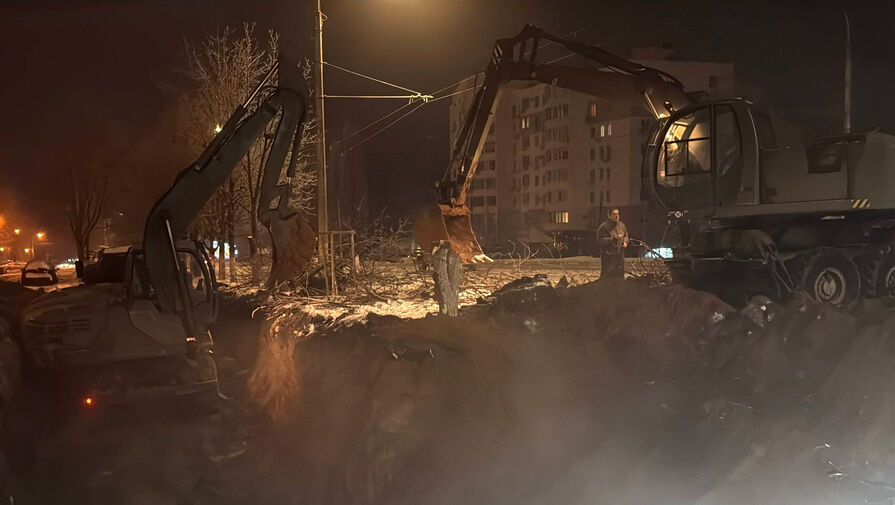 Появились видеокадры с извлечением боеприпаса из воронки в Белгороде