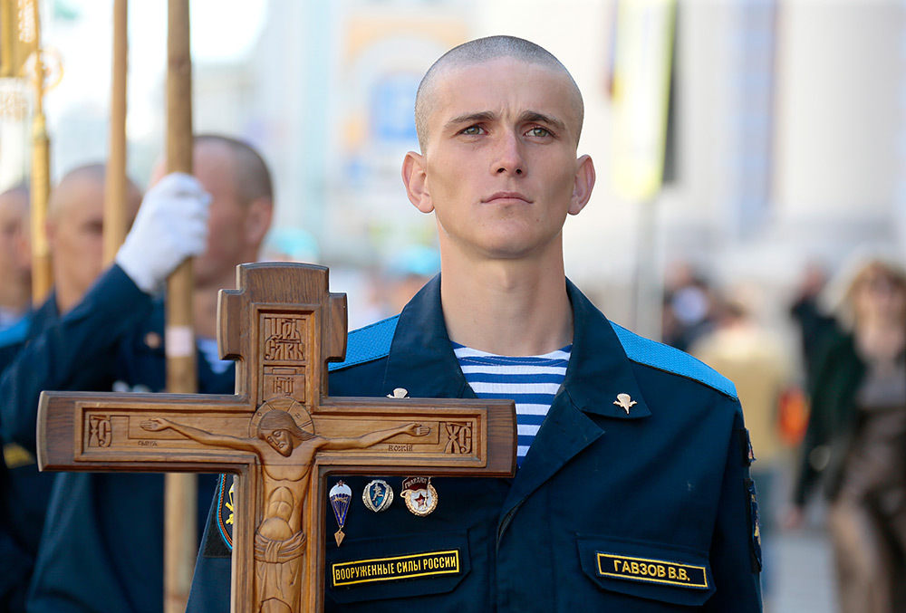 Крестный ход от храма Илии Пророка до Красной площади в рамках празднования Дня ВДВ в Москве