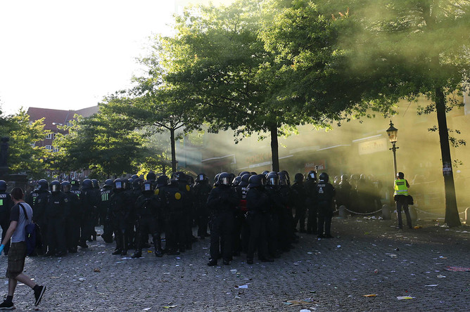 Во время демонстрации накануне саммита G20 в Гамбурге, 6 июля 2017 года