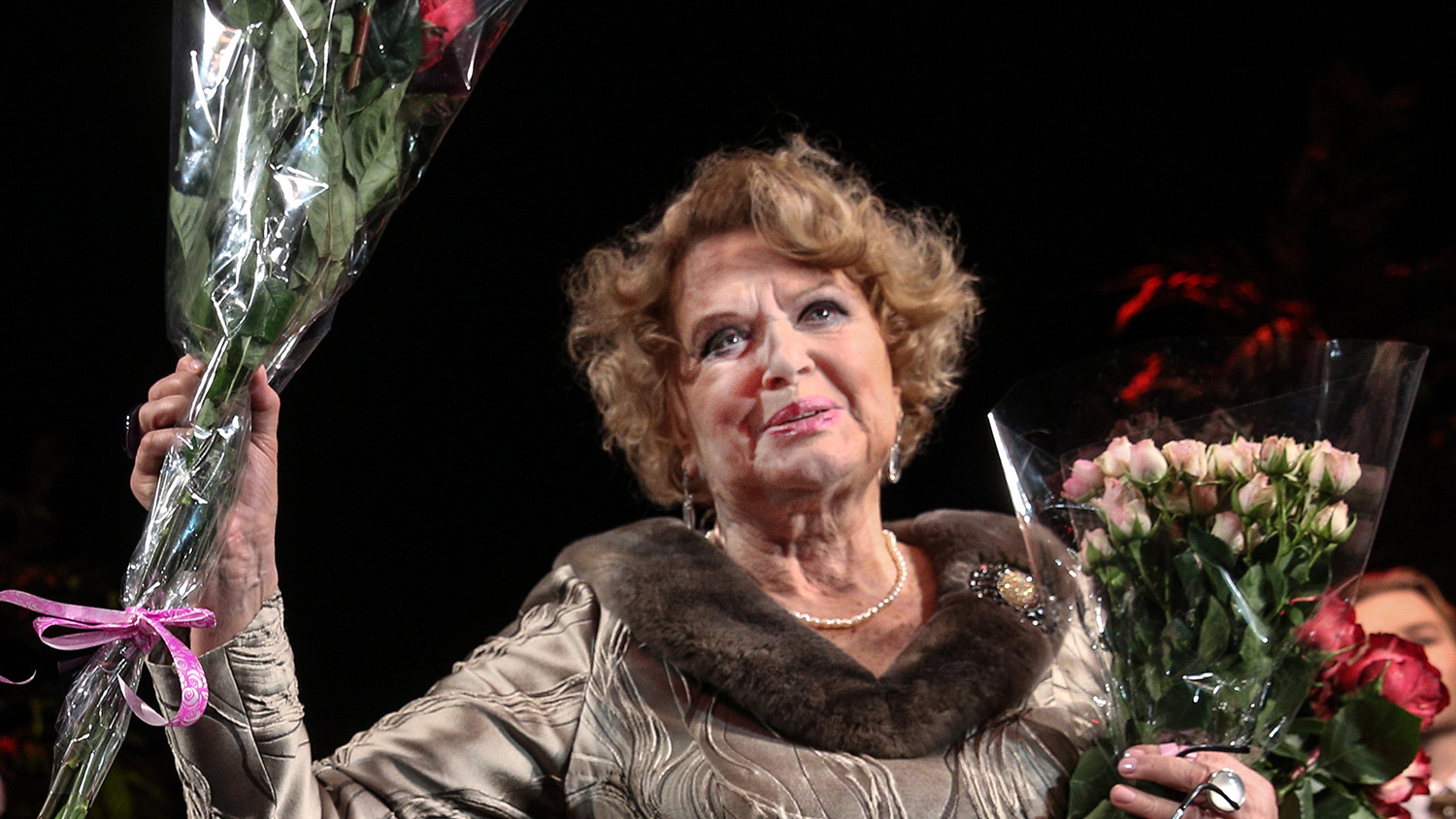 Актриса Валентина Талызина на церемонии чествования в честь 80-летнего юбилея на сцене театра им. Моссовета, 2015 год 