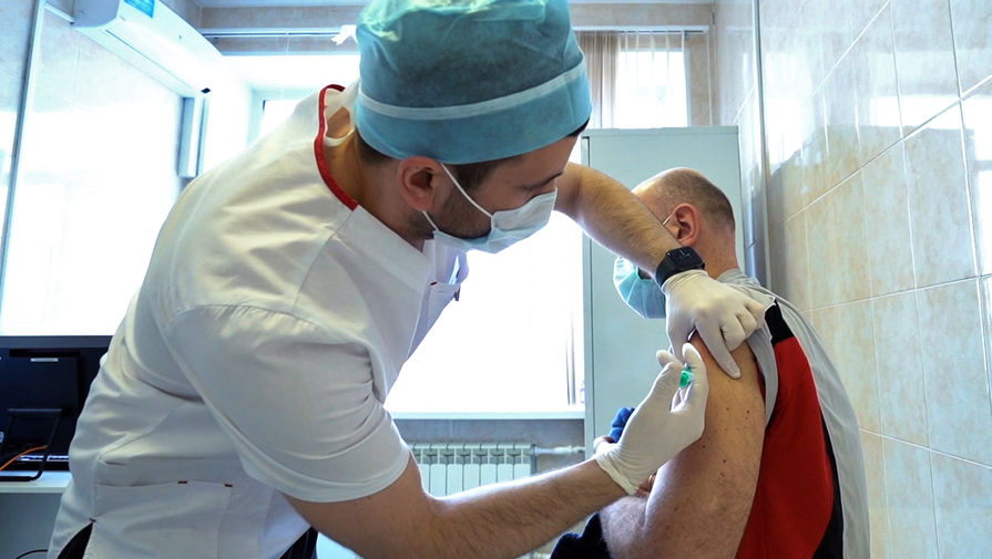 Четвертая вакцина: в России зарегистрировали 