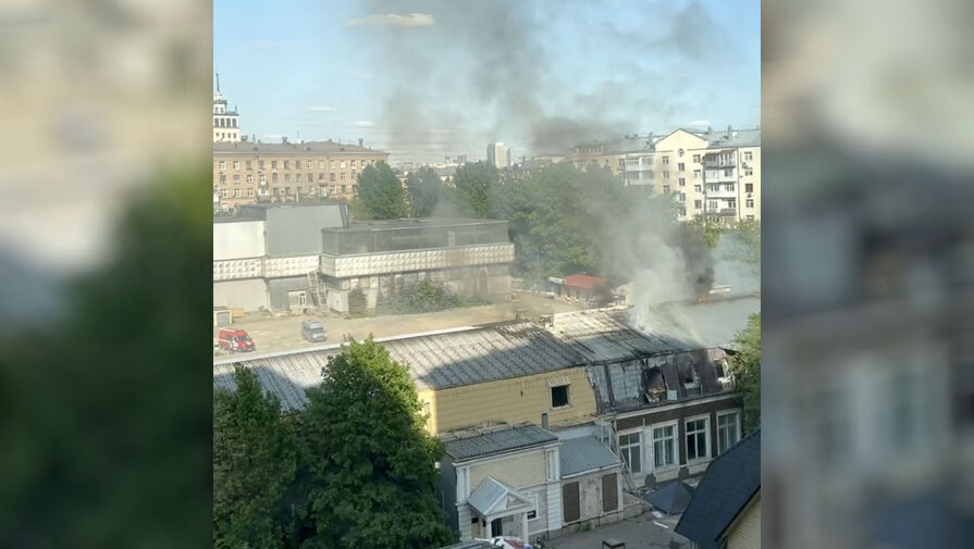 Агентство Москва: на Фрунзенской набережной загорелось административное здание