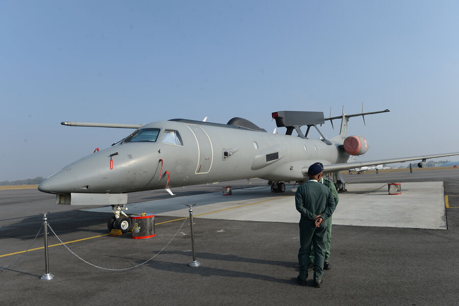 Самолет ДРЛО и У&nbsp;ВВС Индии ЕМВ-145 на&nbsp;международной выставке Aero India 2025&nbsp;на&nbsp;территории военно-воздушной базы Yelahanka в&nbsp;Бангалоре, 9&nbsp;февраля 2025&nbsp;года 