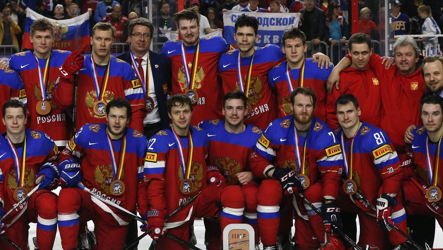 Сборная России после вручения ей бронзовых медалей чемпионата мира — 2017