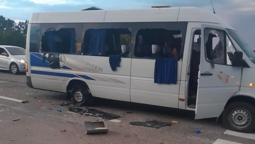 Полиция проверяет обстоятельства обстрела автобуса под Харьковом
