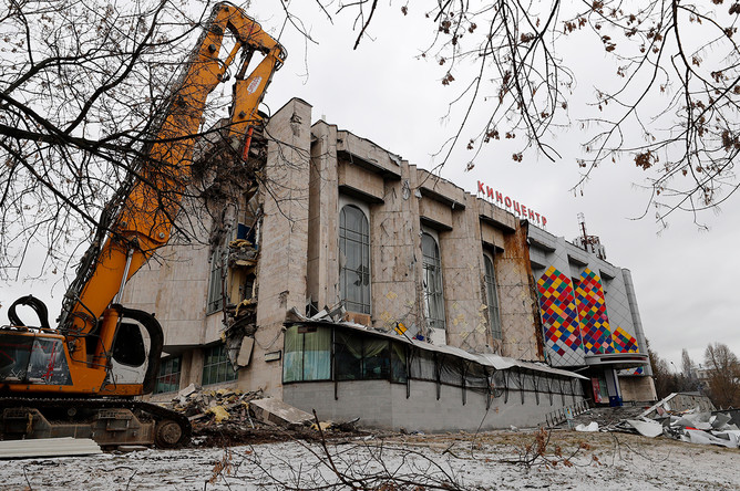 Снос киноцентра «Соловей» на Красной Пресне в Москве, 4 декабря 2019 года