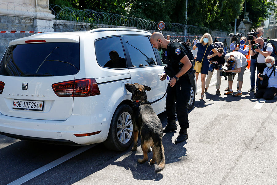 Полиция на&nbsp;улицах Женевы в&nbsp;предверии встречи Владимира Путина и Джо Байдена
