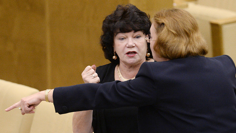 Депутаты Тамара Плетнева и Ирина Соколова на пленарном заседании Госдумы, 2015 год