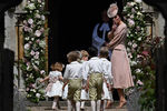 Кейт Миддлтон, герцогиня Кембриджская, с детьми перед церемонией венчания Пиппы Миддлтон и Джеймса Мэттьюса