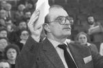 Режиссер Георгий Данелия во время съезда Союза кинематографистов в Москве, 1989 год