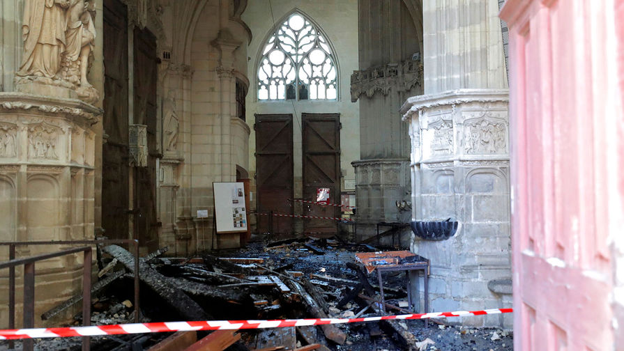 Причиной пожара в соборе XV века во Франции мог быть поджог