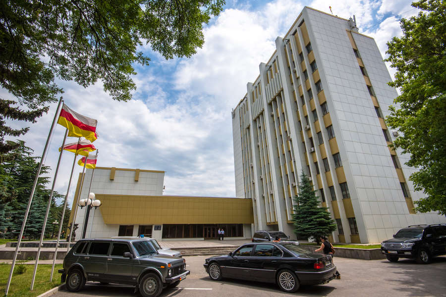 Здание администрация президента Республики Южная Осетия в Цхинвале