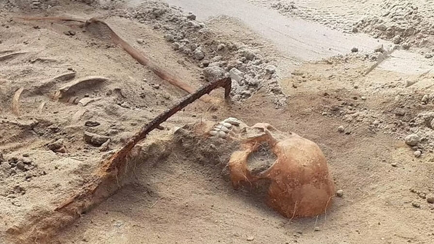 В Польше нашли похороненную женщину с серпом на горле, чтобы она не восстала из мертвых