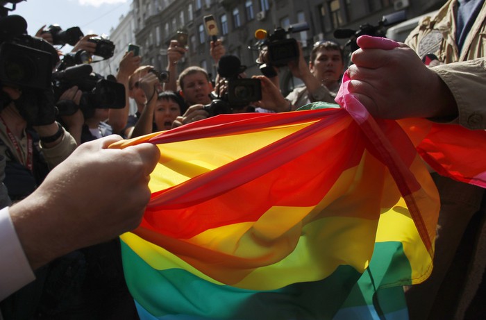Столичные власти отказали им в&nbsp;проведении гей-парада, тогда защитники прав сексменьшинств пообещали выйти с&nbsp;митингом 27&nbsp;мая к&nbsp;зданию Мосгордумы на&nbsp;Петровку.