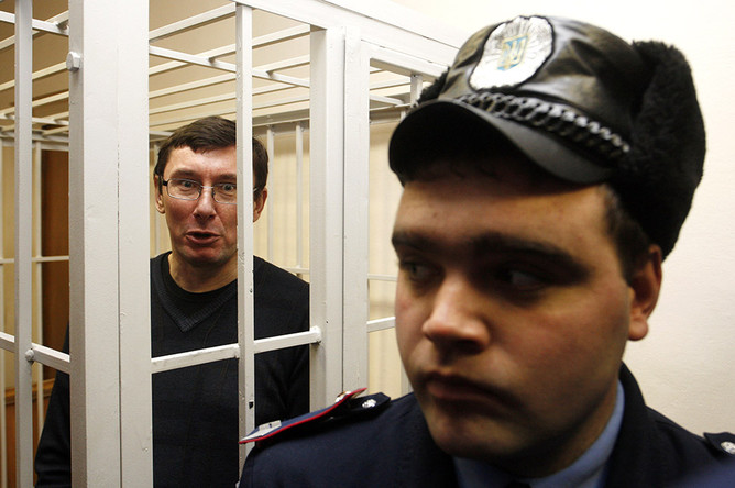 Соратник Юлии Тимошенко, бывший глава МВД Украины Юрий Луценко вышел из тюрьмы