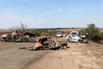 Сгоревшие автомобили на месте гибели фотокорреспондента Андрея Стенина