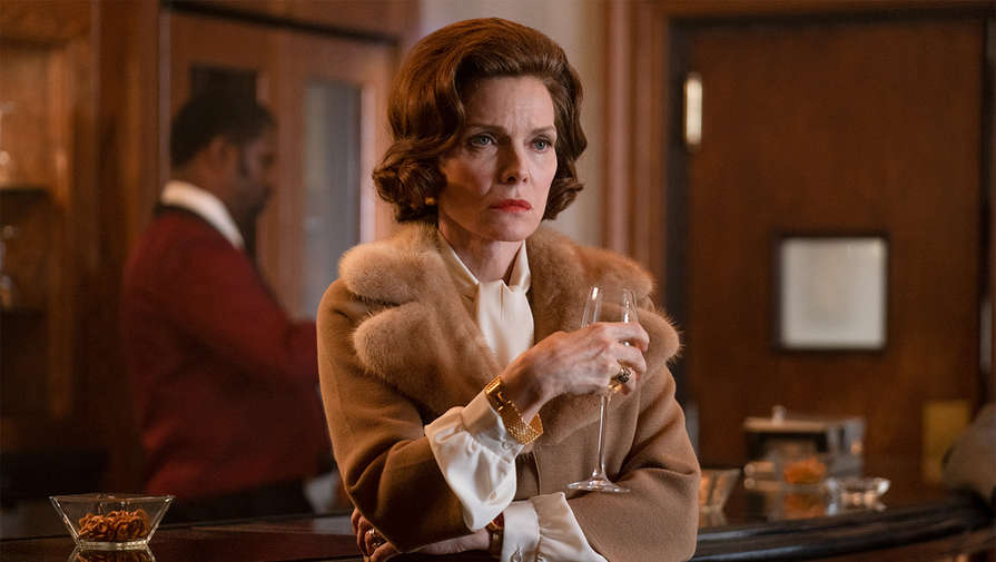 Сериал о первых леди с Джиллиан Андерсон и Мишель Пфайффер не оценили зрители