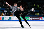 Виктория Синицина и Никита Кацалапов выступают с ритм-танцем на чемпионате России — 2022. 