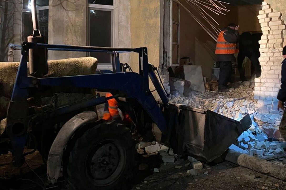 В Саратове пьяный водитель грузовика снес стену многоквартирного дома -  Газета.Ru | Новости