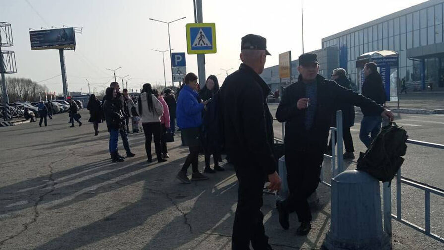 В омский аэропорт перестали пускать пассажиров