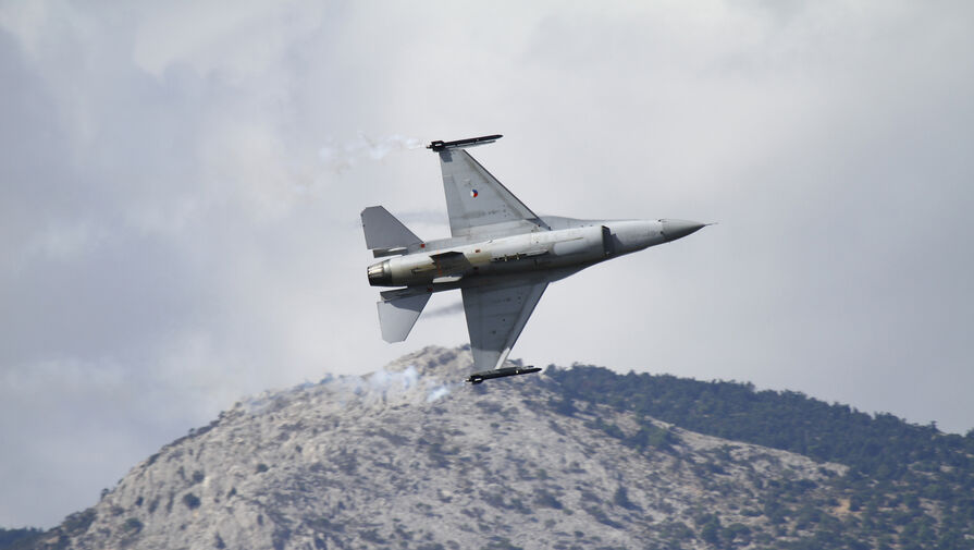 Обозреватель перечислил слабые стороны F-16 и усомнился в их способности помочь ВСУ