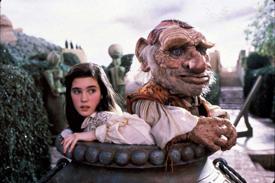 <b>&laquo;Лабиринт&raquo; (1986)</b>
<br><br>
Проект, сделавший Дженнифер Коннелли звездой, &ndash; хотя еще до&nbsp;него она успела сняться в&nbsp;хрестоматийной картине &laquo;Однажды в&nbsp;Америке&raquo; и &laquo;Феномене&raquo; Дарио Ардженто.