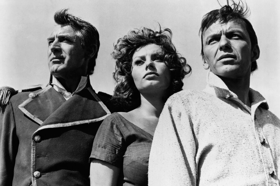 Актеры Кэри Грант, Софи Лорен и Фрэнк Синатра в&nbsp;кадре из&nbsp;фильма &laquo;Гордость и страсть&raquo; (1957)