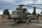Летчики у российского транспортно-штурмового вертолета Ми-8АМШТ на аэродроме Хмеймим в Сирии