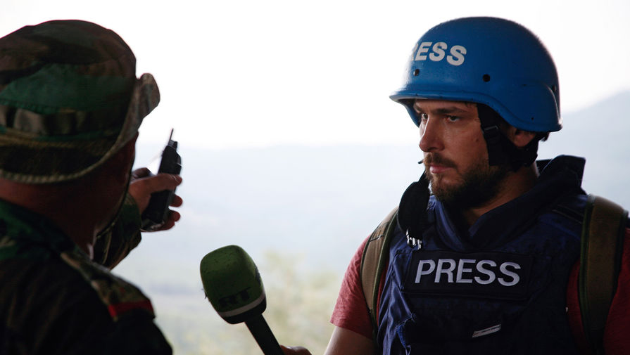 Корреспондент арабской редакции RT Саргон Хадая (справа), попавший под&nbsp;обстрел в&nbsp;Сирии