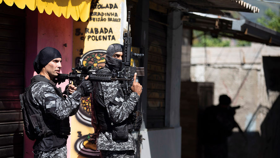 В перестрелке между полицией и бандитами в Рио-де-Жанейро погибли 18 человек