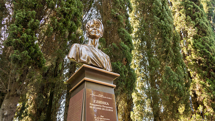 Памятник Доктору Лизе открыли в Сочи
