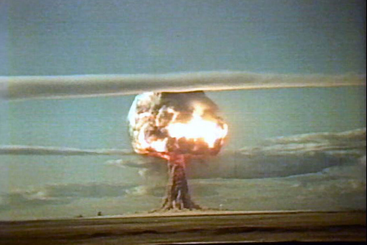 Испытания первой советской водородной бомбы РДС-6с на Семипалатинском ядерном полигоне, 12 августа 1953 года