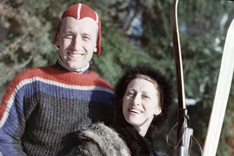 Балерина Майя Плисецкая с&nbsp;супругом, композитором Родионом Щедриным, на&nbsp;прогулке в&nbsp;подмосковном лесу, 16&nbsp;февраля 1962&nbsp;года