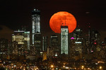 6 мая. Полная луна над Нью-Йорком.
