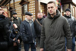 Политик Алексей Навальный у здания Замоскворецкого суда Москвы