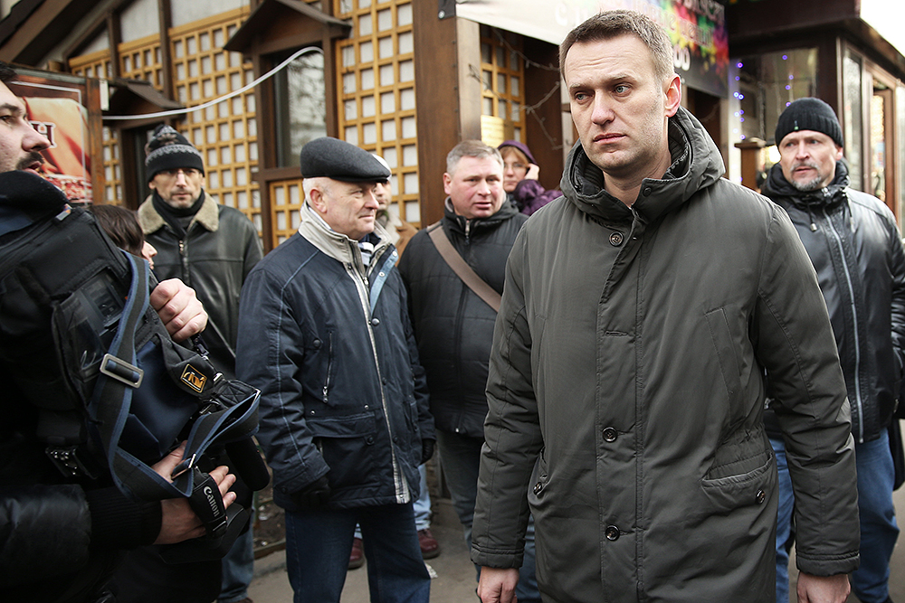 Навальный жил в москве. Охрана Навального. Толоконникова Навальный. Политические оппозиционер под домашним арестом.