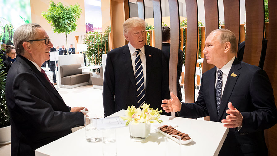 Дональд Трамп и Владимир Путин во время встречи на&nbsp;саммите G20, 7&nbsp;июля 2017&nbsp;года