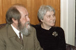 12 декабря 1995 года. Писатель Александр Солженицын и его супруга Наталья Светлова