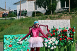 Сцена из спектакля «Алиса в стране чудес», поставленного в ИК № 10 в Приморском крае, 6 июня 2023 года