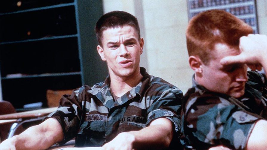Марк Уолберг в картине «Человек эпохи Возрождения» (1994)