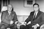 Первый секретарь ЦК КПСС Никита Хрущев и президент США Джон Кеннеди перед обсуждением вопроса о Карибском кризисе в Вене, 1961 год
