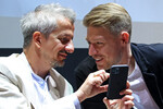 Режиссер Константин Богомолов и актер Никита Ефремов (слева направо) на премьере сериала «Хороший человек» в Москве, 2020 год
