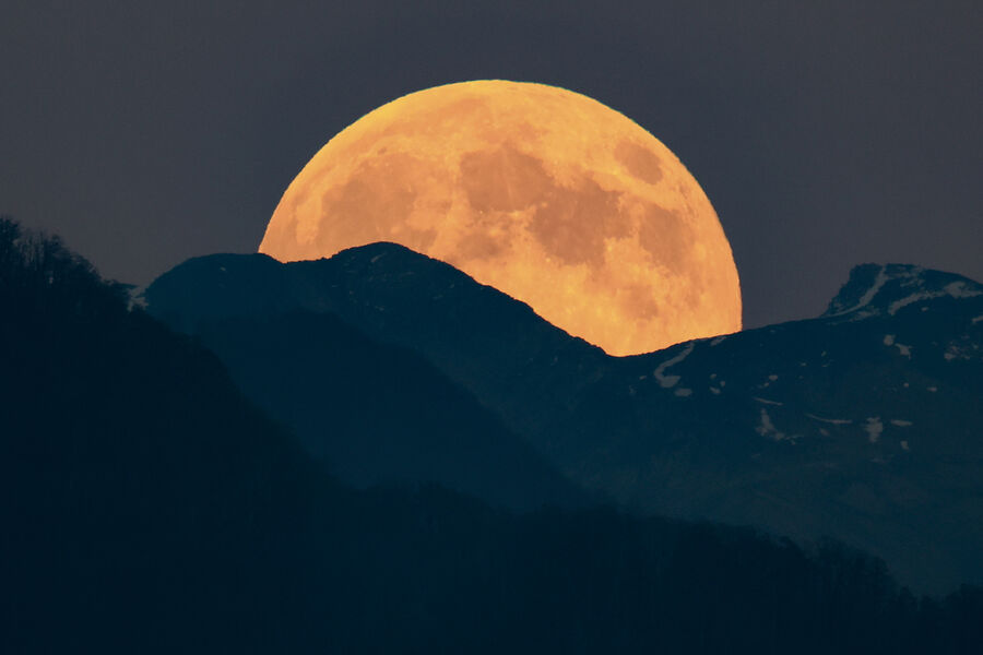 Вид на&nbsp;суперлуние в&nbsp;Сочи, 5&nbsp;ноября 2025&nbsp;года