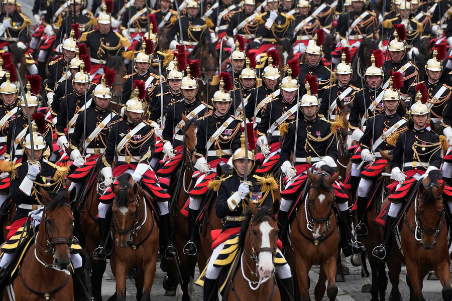 Основной государственной церемонией Национального праздника являются военные парады, главный из&nbsp;которых проводится в&nbsp;Париже