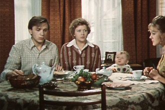 Кадр из фильма «По семейным обстоятельствам» (1978)