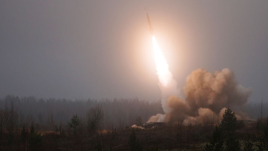 Тактический ракетный комплекс «Точка-У» во время боевых стрельб в Ленинградской области, 2015 год