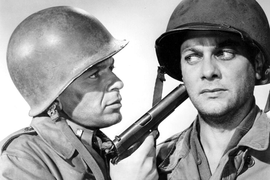 Актеры Тони Кертис и Фрэнк Синатра (слева) в&nbsp;кадре из&nbsp;фильма &laquo;Короли отправляются в&nbsp;путь&raquo; (1958)