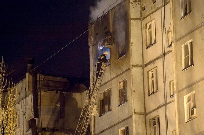 На месте взрыва в многоквартирном жилом доме по улице Космонавтов в Волгограде